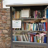 Bücherschrank.jpg