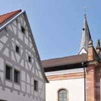 Foto gemeindehaus-und-kirche-02.JPG