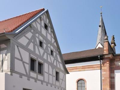 Foto gemeindehaus-und-kirche-02.JPG