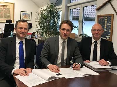 Vertragsunterzeichnung Bayernwerke.jpg