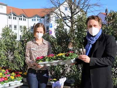 Valentinsbesuch Seniorenzentrum.jpg
