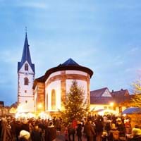 Sulzbacher Weihnachtsmarkt mit St. Anna Kirche .jpg